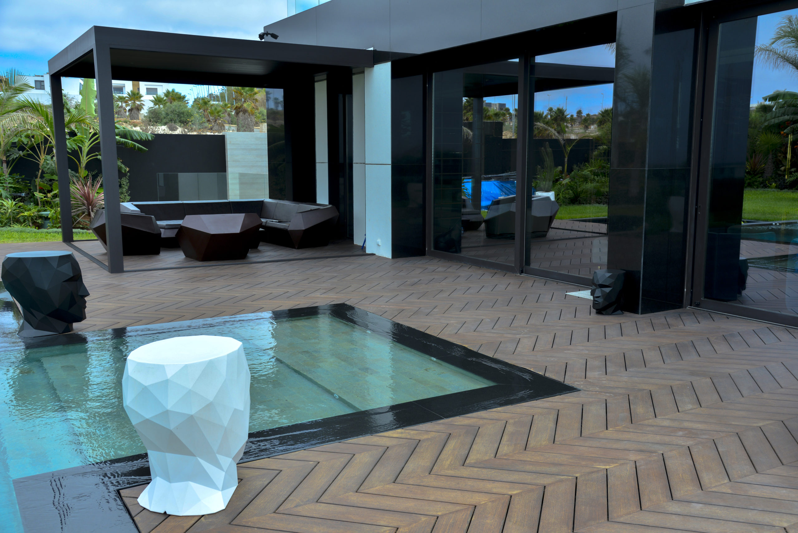 MOSO® lleva el clásico diseño en zigzag Chevrón a  las terrazas más elegantes